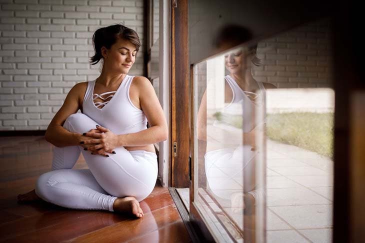 La posture ardha matsyendrasana ou posture du poisson, Yoga