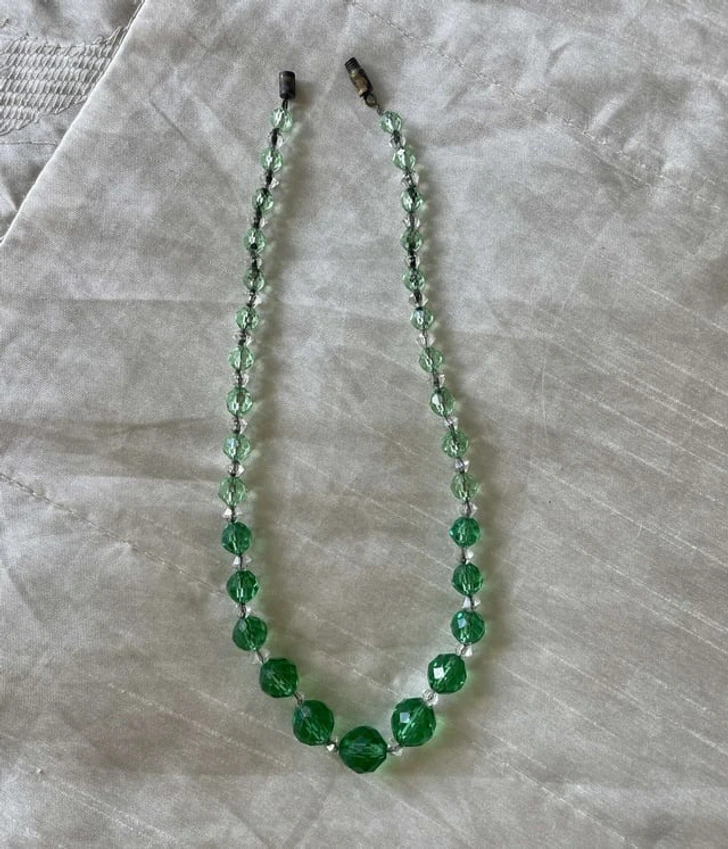 Collier vintage aux reflets scintillants