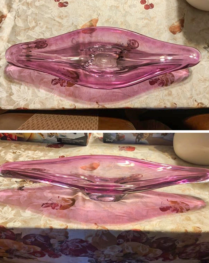 Vase ancien en verre rose avec des incrustations dorées