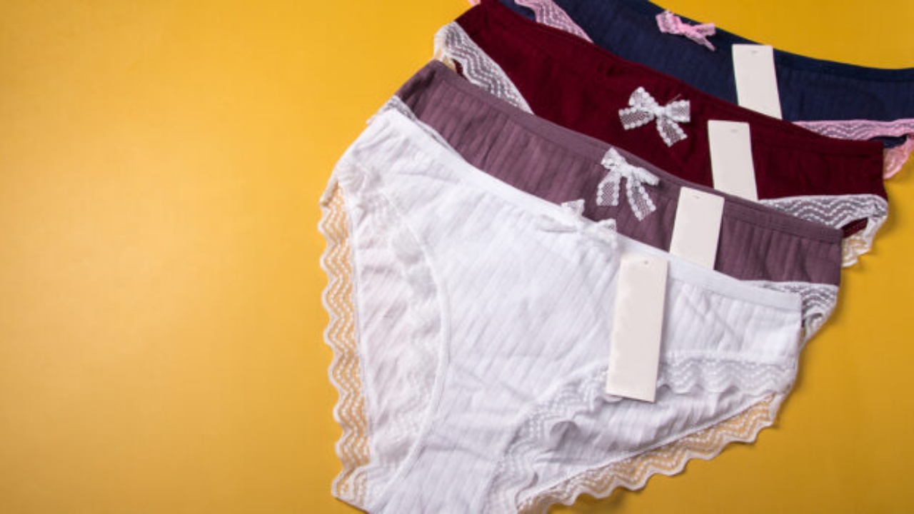 Collection de sous-vêtements féminins mettant en valeur les détails comme les nœuds