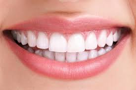 Dentifrice au charbon actif et quartier de citron