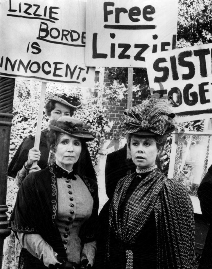Elizabeth Montgomery dans un rôle dramatique, probablement pour le téléfilm 'Lizzie Borden'.