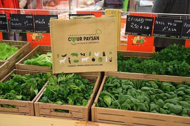 paysans achètent un supermarché