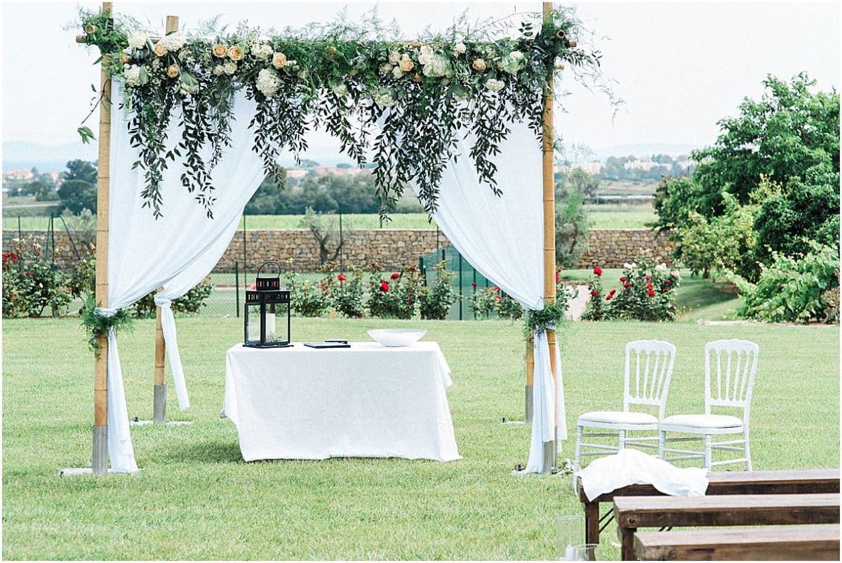 Moment intime lors d'une cérémonie de mariage
