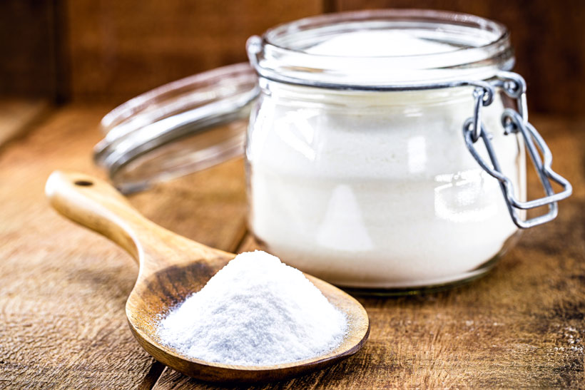 Bicarbonate de soude et ingrédients naturels pour soin visage