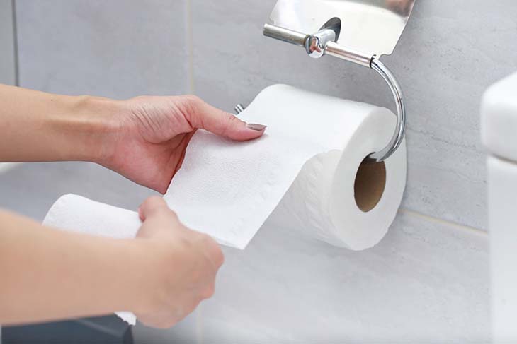 Utiliser du papier toilette 