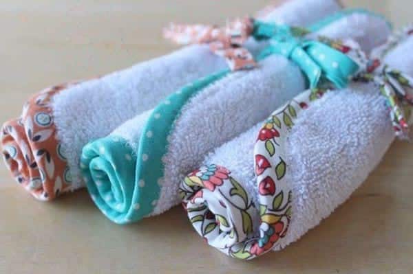 Vieille serviette en tissu roulée