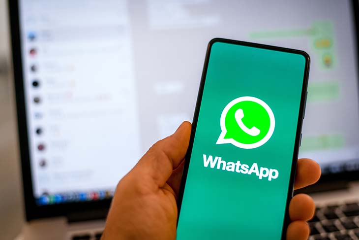 Utiliser whatsapp sur un téléphone – source : spm